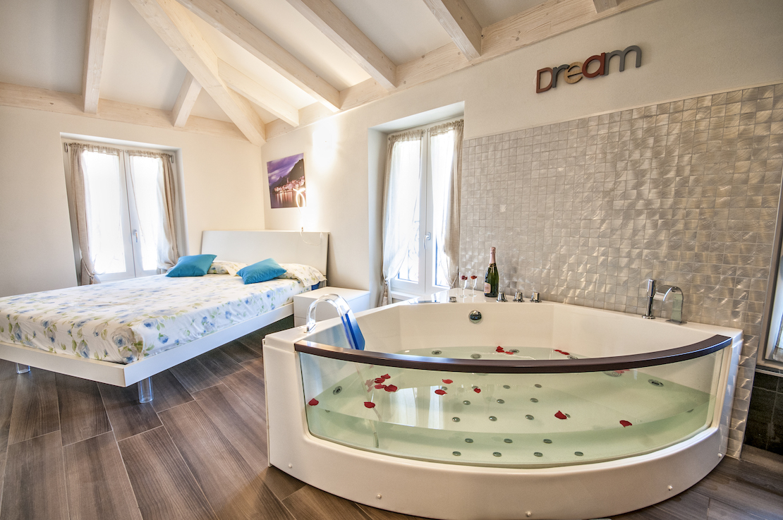 luxury apartments in Bellagio with jacuzzi