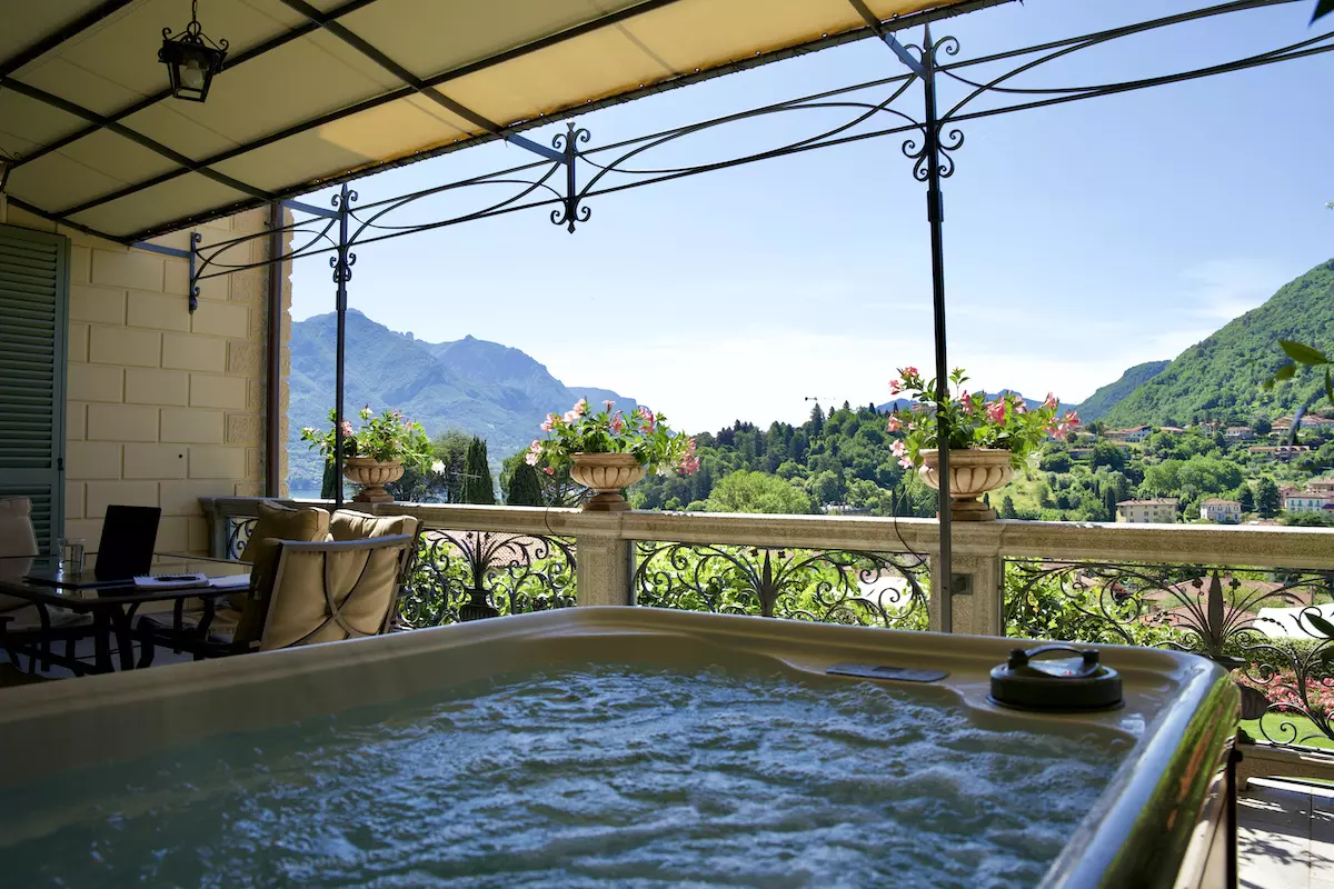 combine-holidays-with-work-Lake-Como