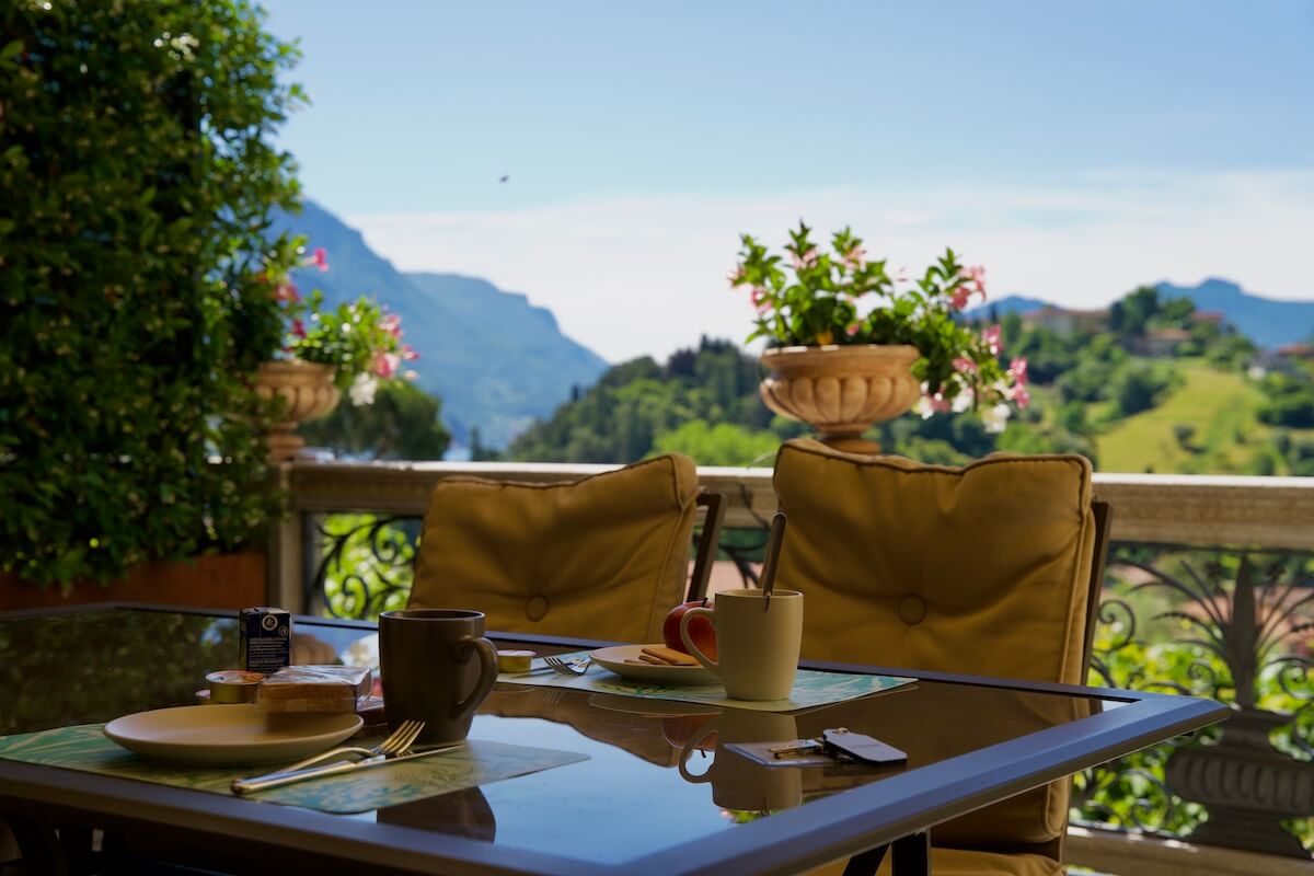 holiday-lettings-Bellagio-Italy with terrace-and-view