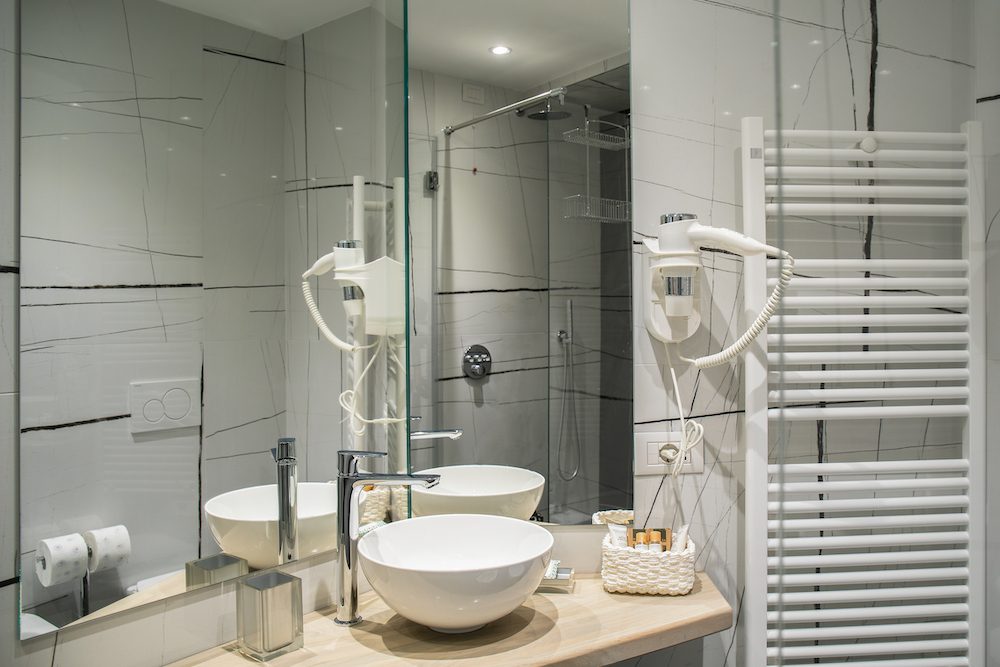 bathroom-with-walk-in-shower-Bellagio-Italy