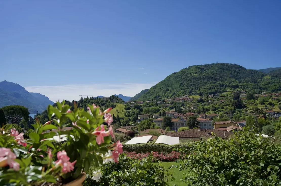 vacation-rentals-in-Bellagio-with-terrace-jacuzzi-garden